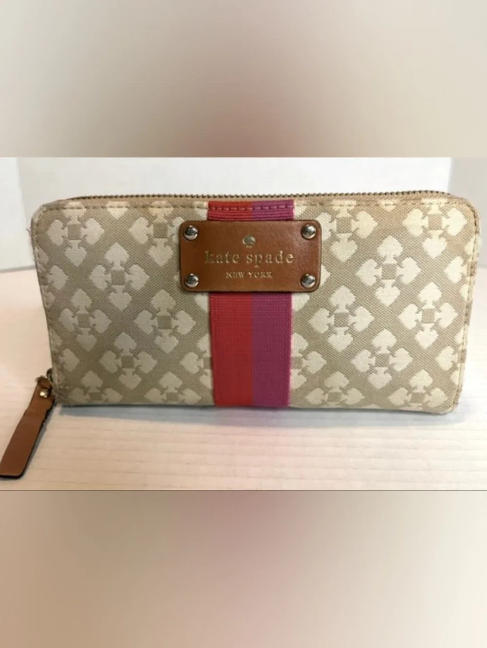 Kate Spade New York Neda Classic Stucco Zip Around Wallet